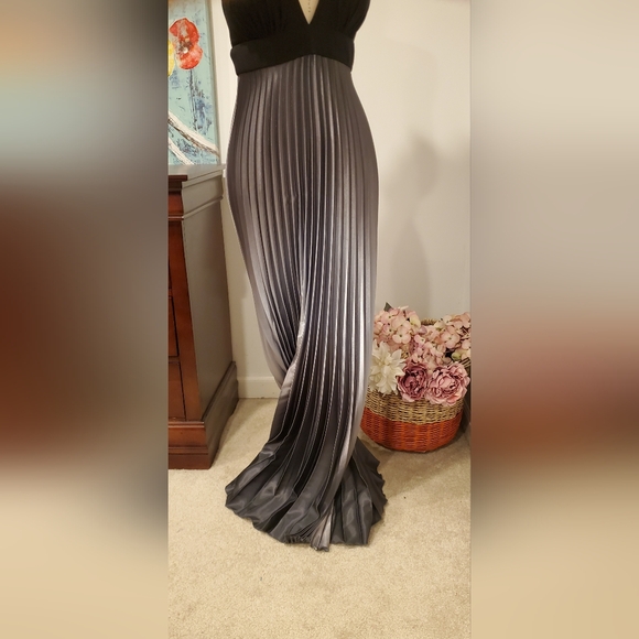 XSCAPE Women's Halter Neck,Open Back, Pleated Black /Silver Maxi Dress Size 8. - Picture 4 of 12